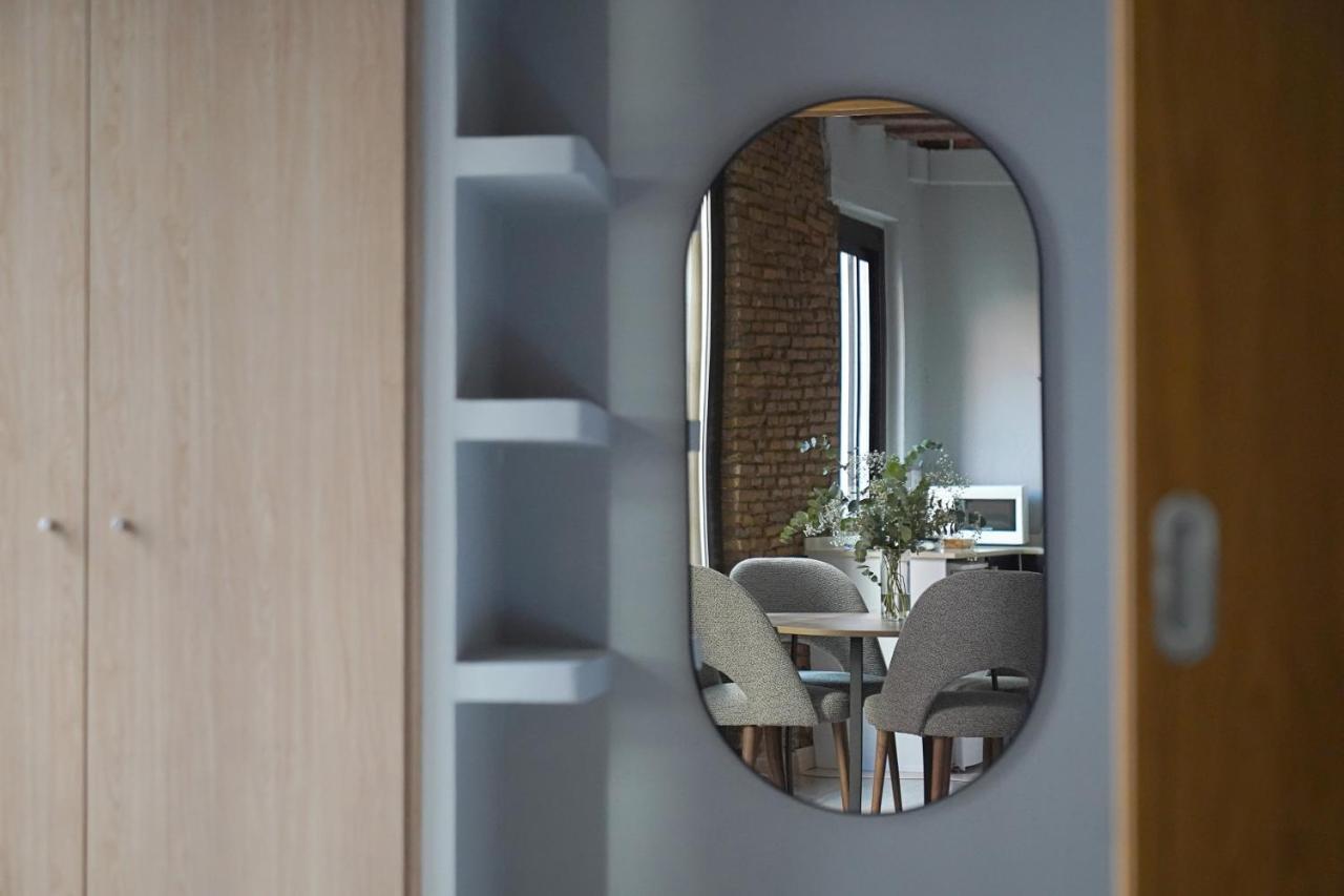 Numa Lustre Apartament *